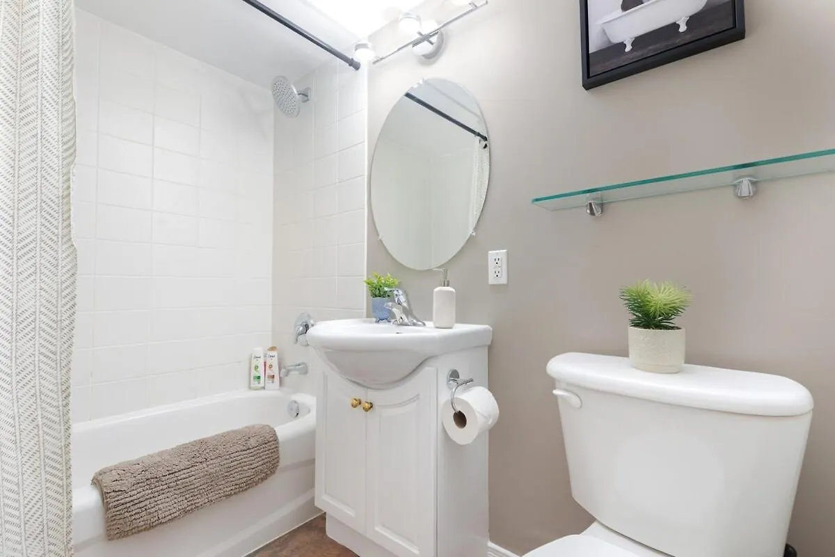 Comfy Liberty Village Home 1Bd Steps From King St Toronto Canada